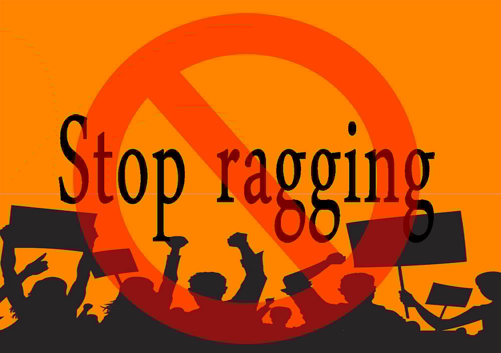 
ವಿಜಯಪುರ: ಕಾಶ್ಮೀರಿ ವಿದ್ಯಾರ್ಥಿಗೆ ರ‍್ಯಾಗಿಂಗ್; ಐವರು ವಿದ್ಯಾರ್ಥಿಗಳ ಬಂಧನ