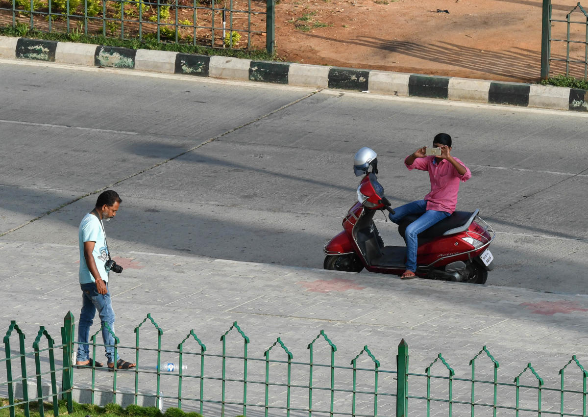 ಇದು ಮೊಬೈಲ್ ಯುಗ ಸ್ವಾಮಿ...