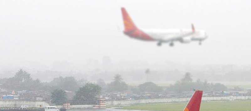 ದೆಹಲಿಯಲ್ಲಿ 2ನೇ ದಿನವೂ ದಟ್ಟ ಮಂಜು: 400 ವಿಮಾನಗಳ ಸಂಚಾರ ವ್ಯತ್ಯಯ