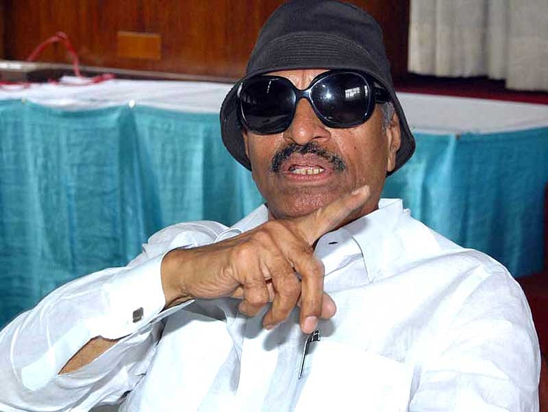 ಮಹಾತ್ಮ ಗಾಂಧೀಜಿ ವಿರುದ್ಧ ಟೀಕೆ; ಆರ್‌ಎಸ್‌ಎಸ್‌ನವರದ್ದು ಅತಿಯಾಯಿತು: ವಾಟಾಳ್