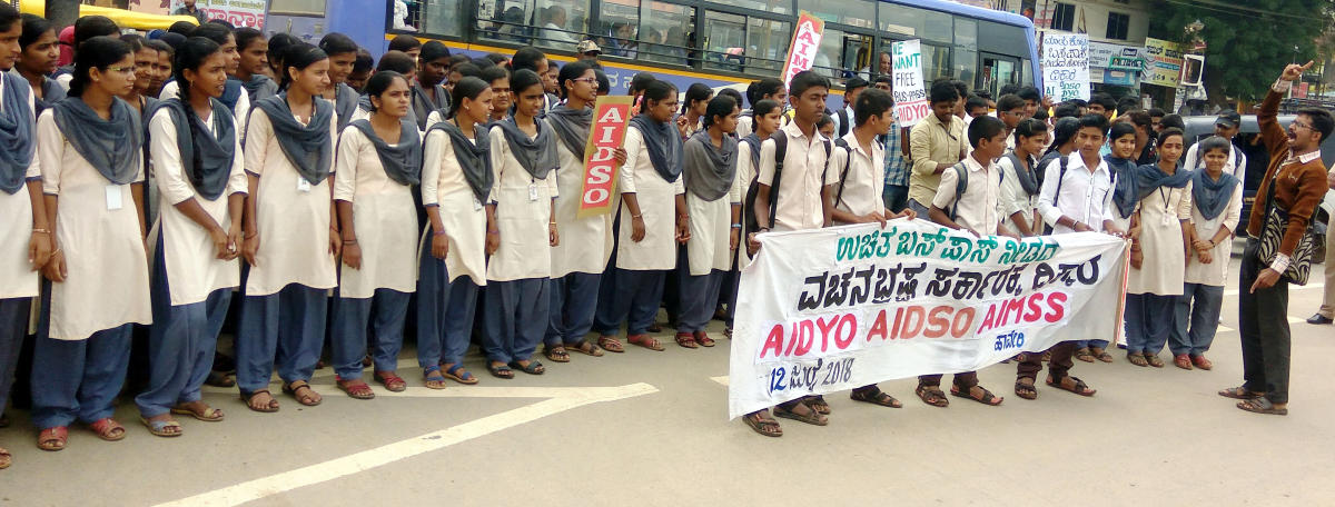 ಉಚಿತ ಬಸ್‌ಪಾಸ್‌ಗಾಗಿ ಎಐಡಿಎಸ್‌ಒ ಪ್ರತಿಭಟನೆ
