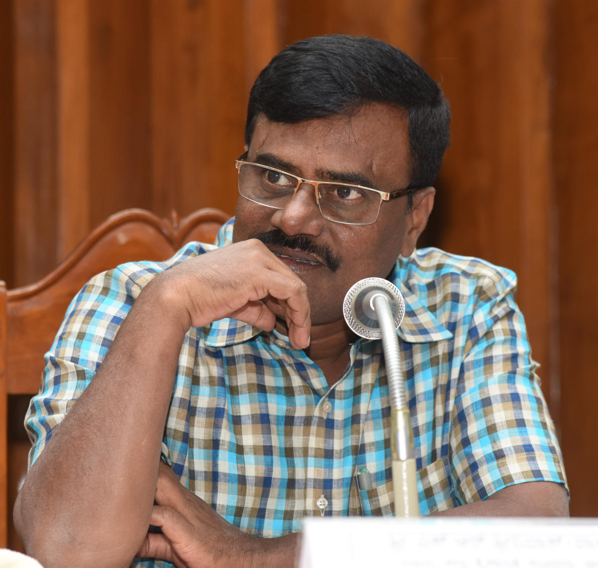 ಕೆಐಎಡಿಬಿ ಅಧಿಕಾರಿಗಳನ್ನು ನೇಣಿಗೇರಿಸಬೇಕು: ಸಚಿವ ಶ್ರೀನಿವಾಸ್‌ ಆಕ್ರೋಶ