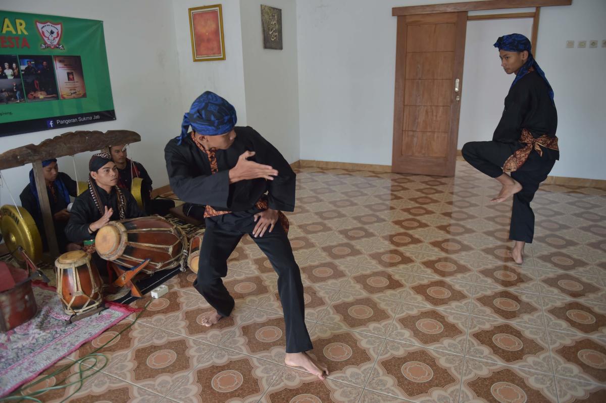 ಮೆರುಗು ತುಂಬುವುದೇ ಪೆಂಕಾಕ್‌ ಸಿಲೆಟ್‌, ಸಾಂಬೊ?