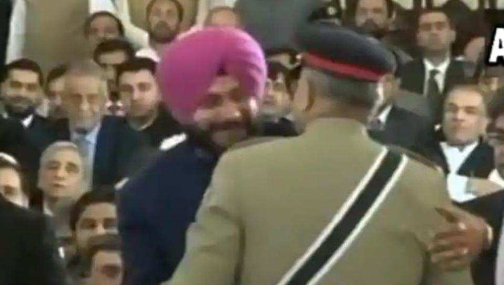 ‘ಪಾಕಿಸ್ತಾನ ಸೇನಾ ಮುಖ್ಯಸ್ಥರನ್ನು ಆಲಂಗಿಸಿದ್ದು ಭಾವನಾತ್ಮಕ ಕ್ಷಣ: ನವಜೋತ್ ಸಿಧು