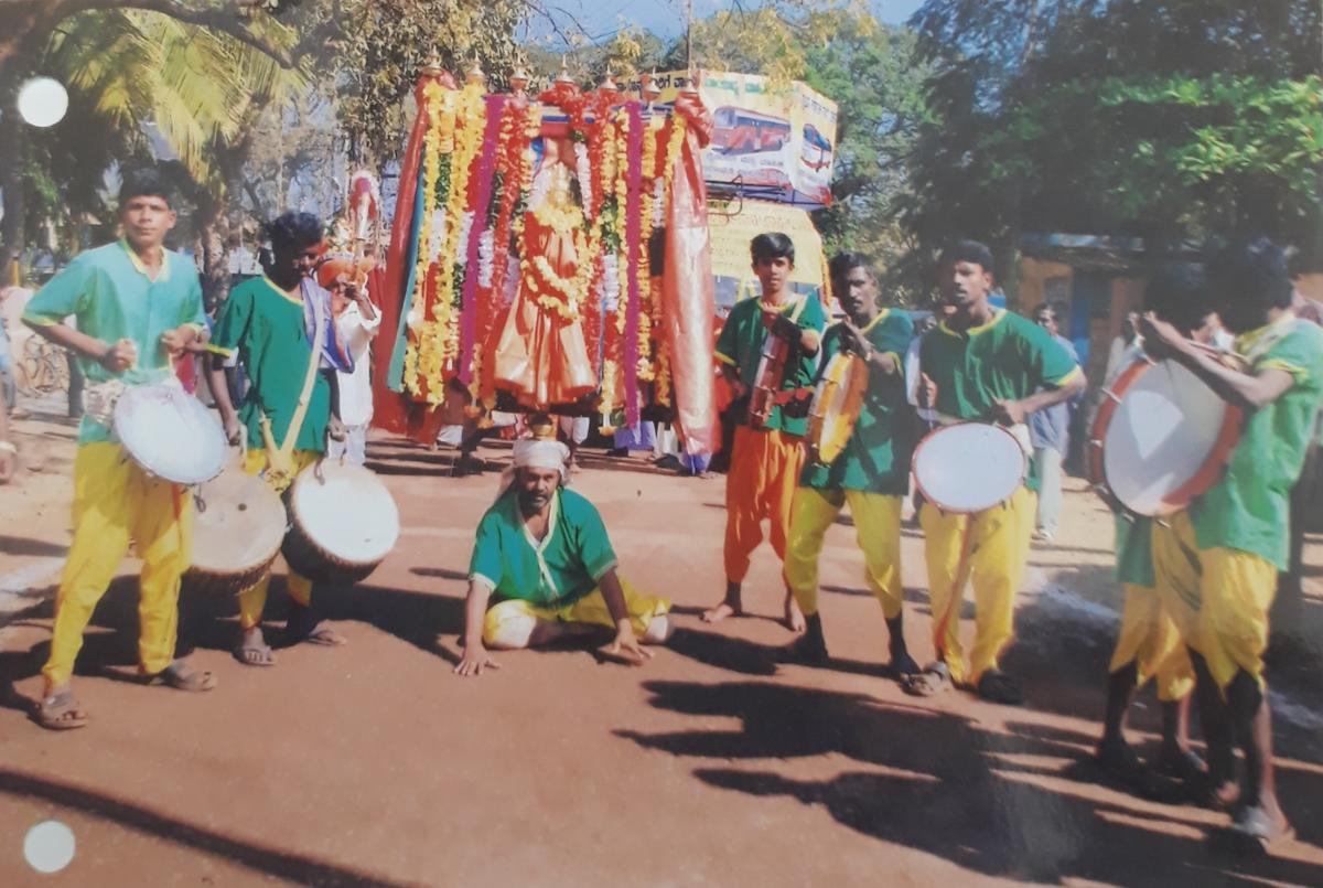 ಜಾನಪದ ಪೂಜಾ ಕುಣಿತದಲ್ಲಿ ಸೈ ಎನಿಸಿಕೊಂಡ ಶಿವಣ್ಣ