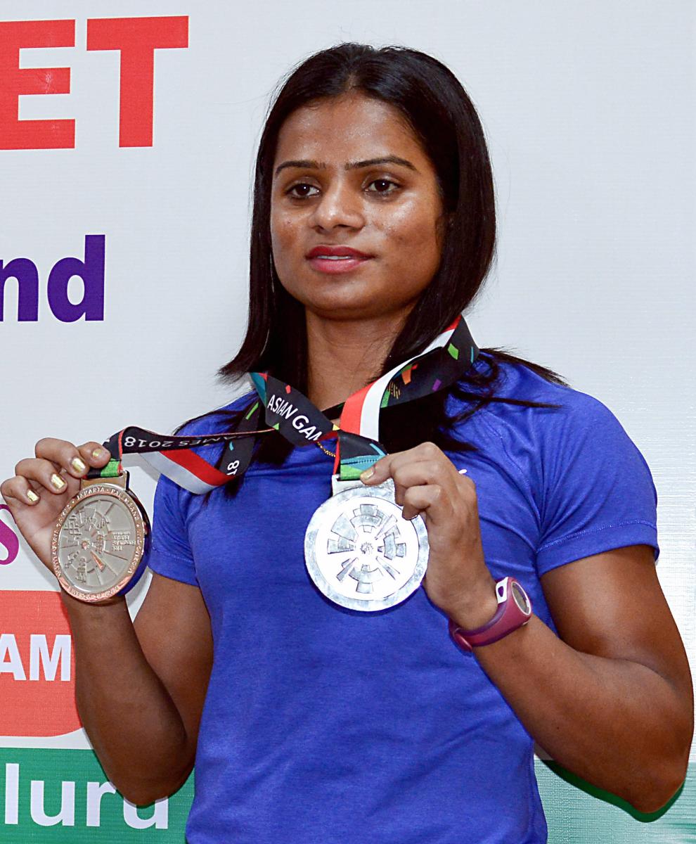 ಬೆಳ್ಳಿ ಬೆಡಗಿನ ದ್ಯುತಿ ಮನದಾಳ