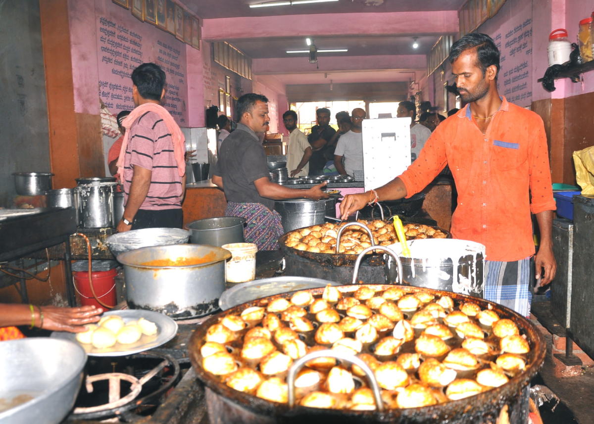 ತಟ್ಟೆ ಇಡ್ಲಿ, ಫಡ್ಡಿಗೆ ‘ಶಾಸ್ತ್ರಿ’ ಹೋಟೆಲ್‌