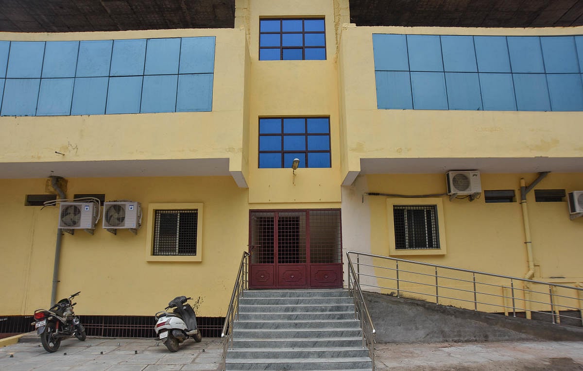 ಶಾಲಾ ಶಿಕ್ಷಕರ ನೇಮಕಾತಿ ತಂದೆಯ ಆದಾಯ ಪರಿಗಣನೆ: ಅರ್ಜಿ ತಿರಸ್ಕರಿಸಿದ ಕೆಎಟಿ 