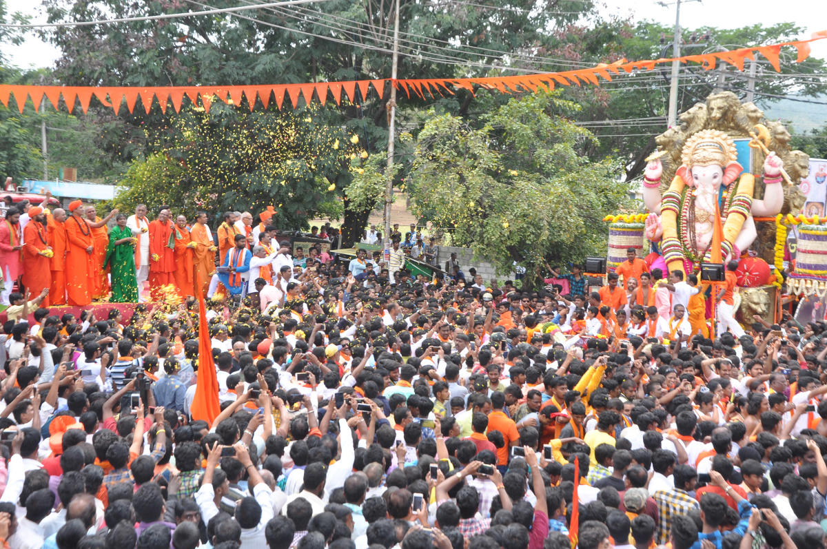 ಚಿತ್ರದುರ್ಗ: ಹಿಂದೂ ಮಹಾಗಣಪತಿ ಶೋಭಯಾತ್ರೆಗೆ ಹರಿದುಬಂದ ಜನಸಾಗರ