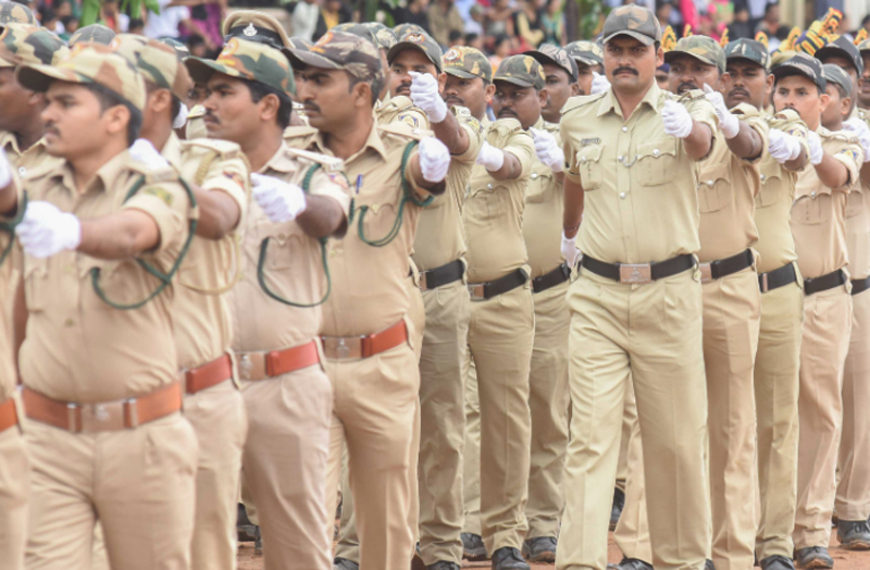 ಕೆಳಹಂತದ ಪೊಲೀಸರು ಪತಿವ್ರತೆಯರ ಮಕ್ಕಳಲ್ಲವೇ? ಹೆಡ್‌ಕಾನ್‌ಸ್ಟೆಬಲ್  ಪ್ರಶ್ನೆ