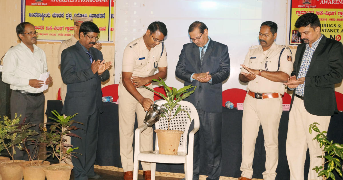 ಸಮಾಜಕ್ಕೆ ದಾರಿದೀಪ ಆಗಲು ವ್ಯಸನಮುಕ್ತರಾಗಿ: ಎಸ್ಪಿ ಚೇತನ್‌