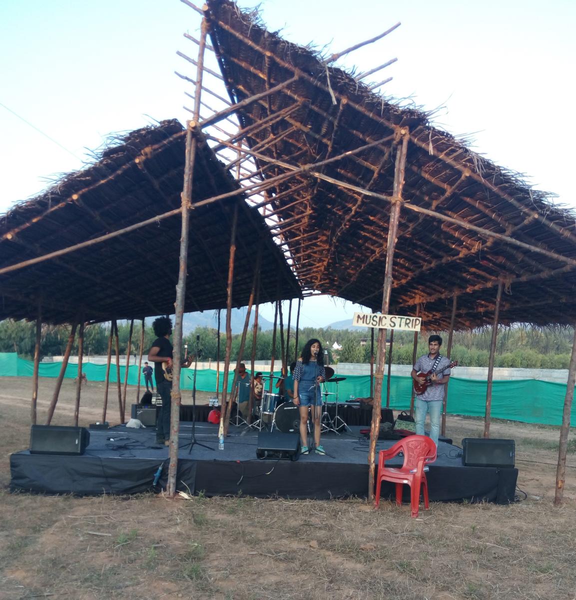 ಸುಡುಬಿಸಿಲು, ಬಿಯರ್‌, ಸಂಗೀತ...