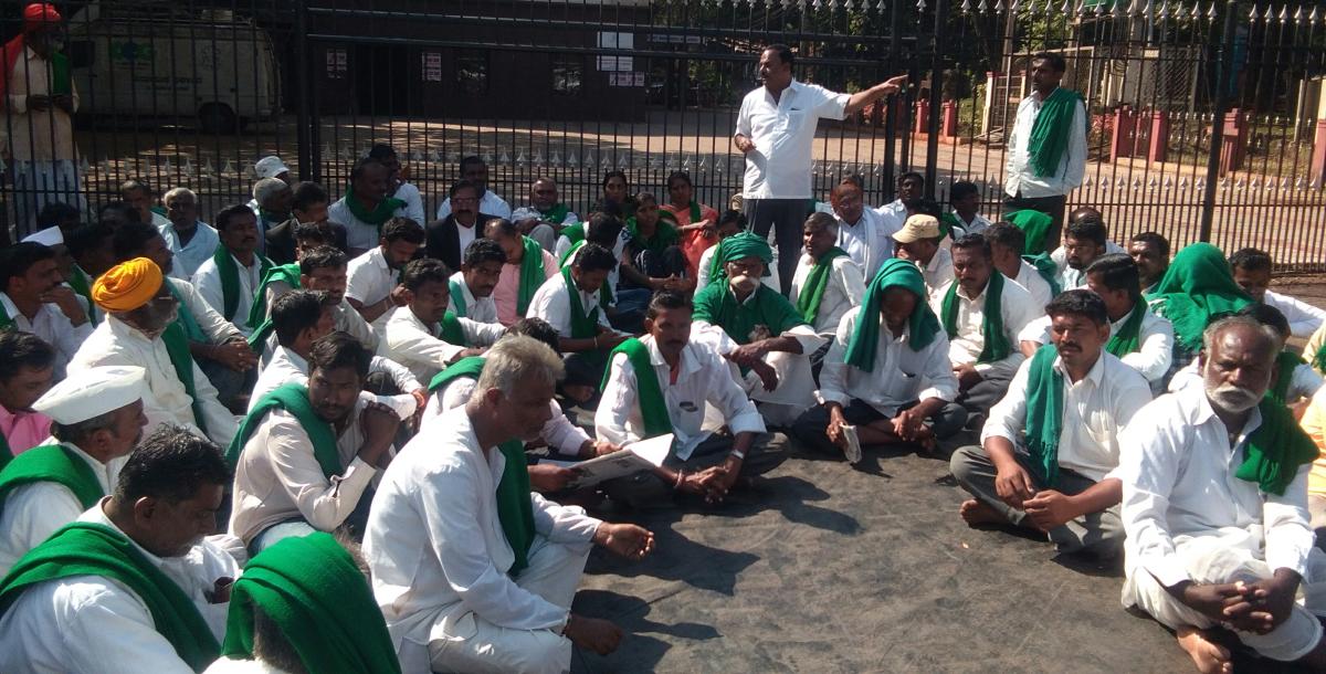 ಮುಖ್ಯಮಂತ್ರಿ ಸಲಹೆಗೆ ಕಾರ್ಖಾನೆ ಮಾಲೀಕರ ಸಮ್ಮತಿ; ರೈತರ ಅತೃಪ್ತಿ