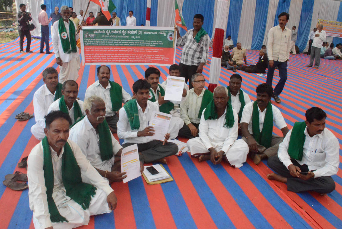 ‘ಉದ್ಯೋಗ ಖಾತ್ರಿ: ನಗರ, ಪಟ್ಟಣದಲ್ಲೂ ಜಾರಿಯಾಗಲಿ’