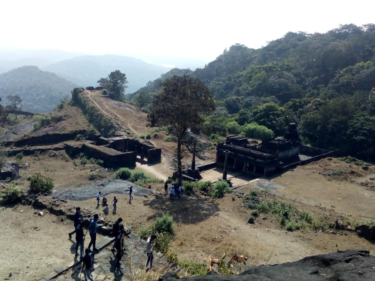 ಕವಲೇದುರ್ಗದ ಹಾದಿಯಲಿ