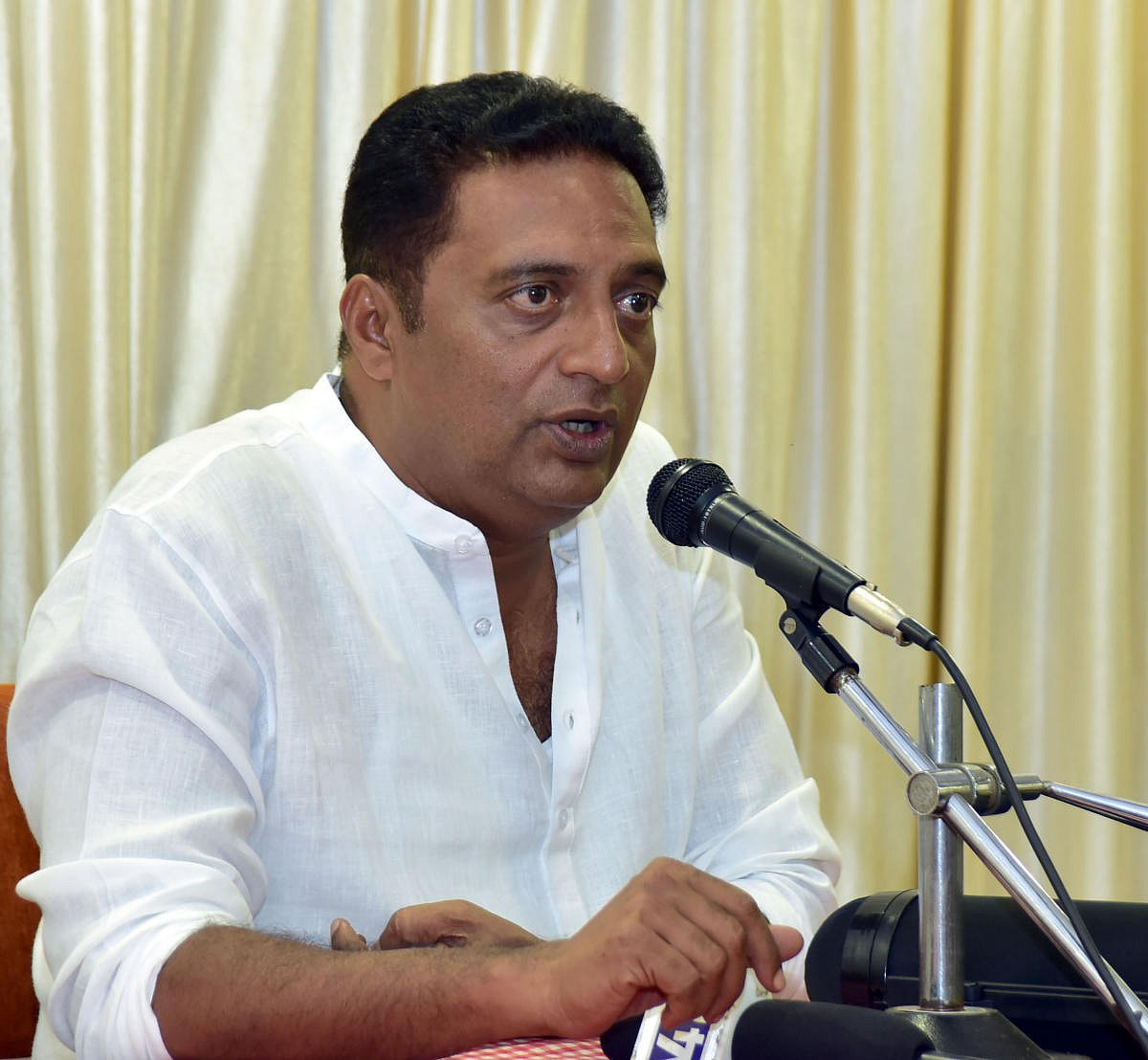 ಒಂದು ಸಂಸ್ಥೆಗೆ 100 ವರ್ಷವಾದರೂ ಬುದ್ಧಿ ಬಂದಿಲ್ಲ: ಪ್ರಕಾಶ್ ರಾಜ್‌