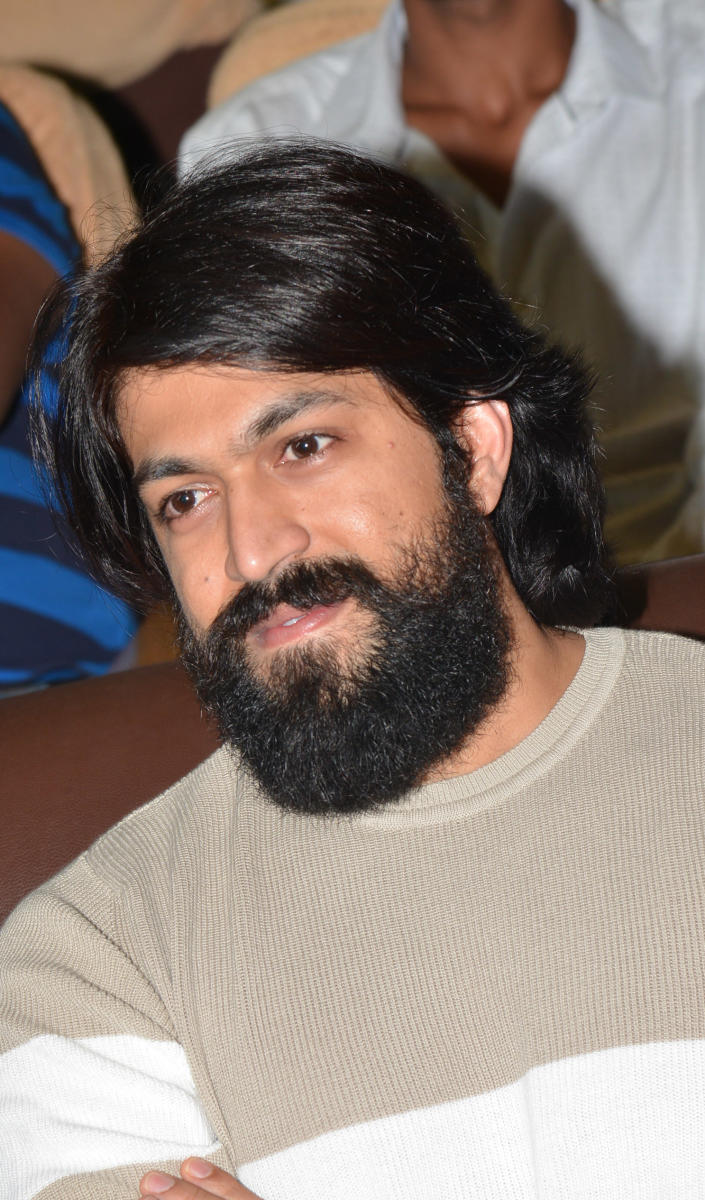 ಹಾಸನದಲ್ಲಿ ಮನೆ, ತೋಟ ಖರೀದಿಸಿ ತಾಯಿ ಆಸೆ ಈಡೇರಿಸಿದ ನಟ ಯಶ್‌