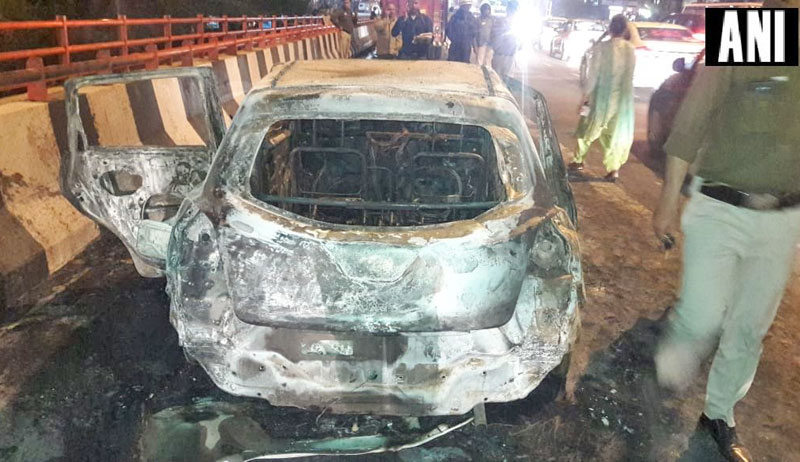 ಕಾರಿಗೆ ಬೆಂಕಿ: ಮಹಿಳೆ, ಇಬ್ಬರು ಪುತ್ರಿಯರು ದಹನ