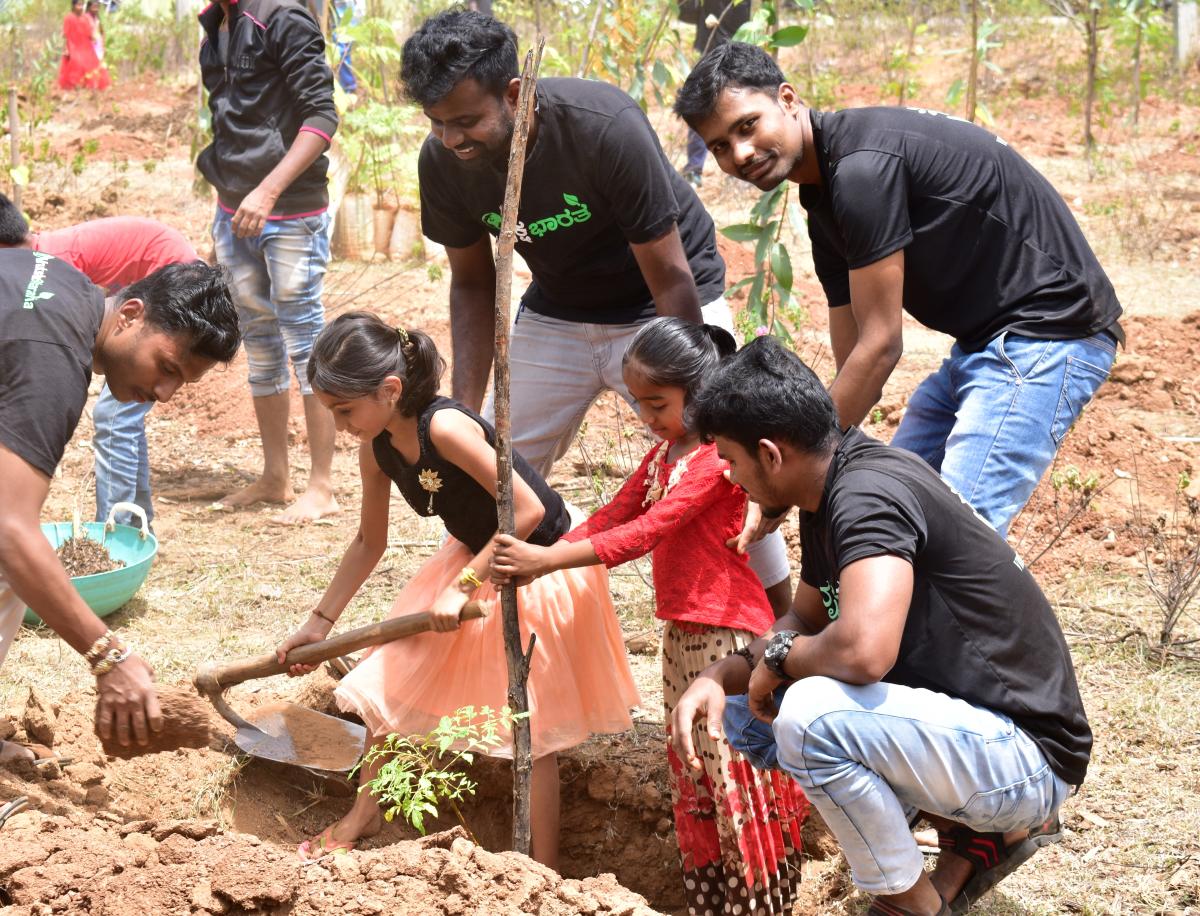 ‘ವೃಕ್ಷಭಾರತ’; ವಾರಾಂತ್ಯದ ಪರಿಸರ ಸೇವೆ
