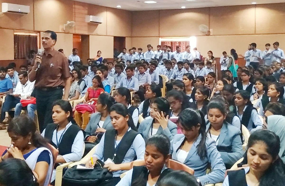 ನವೋದಯ ವಿದ್ಯಾಲಯದ ಹಳೆ ವಿದ್ಯಾರ್ಥಿಗಳ ಸಮ್ಮಿಲನ ನಾಳೆ