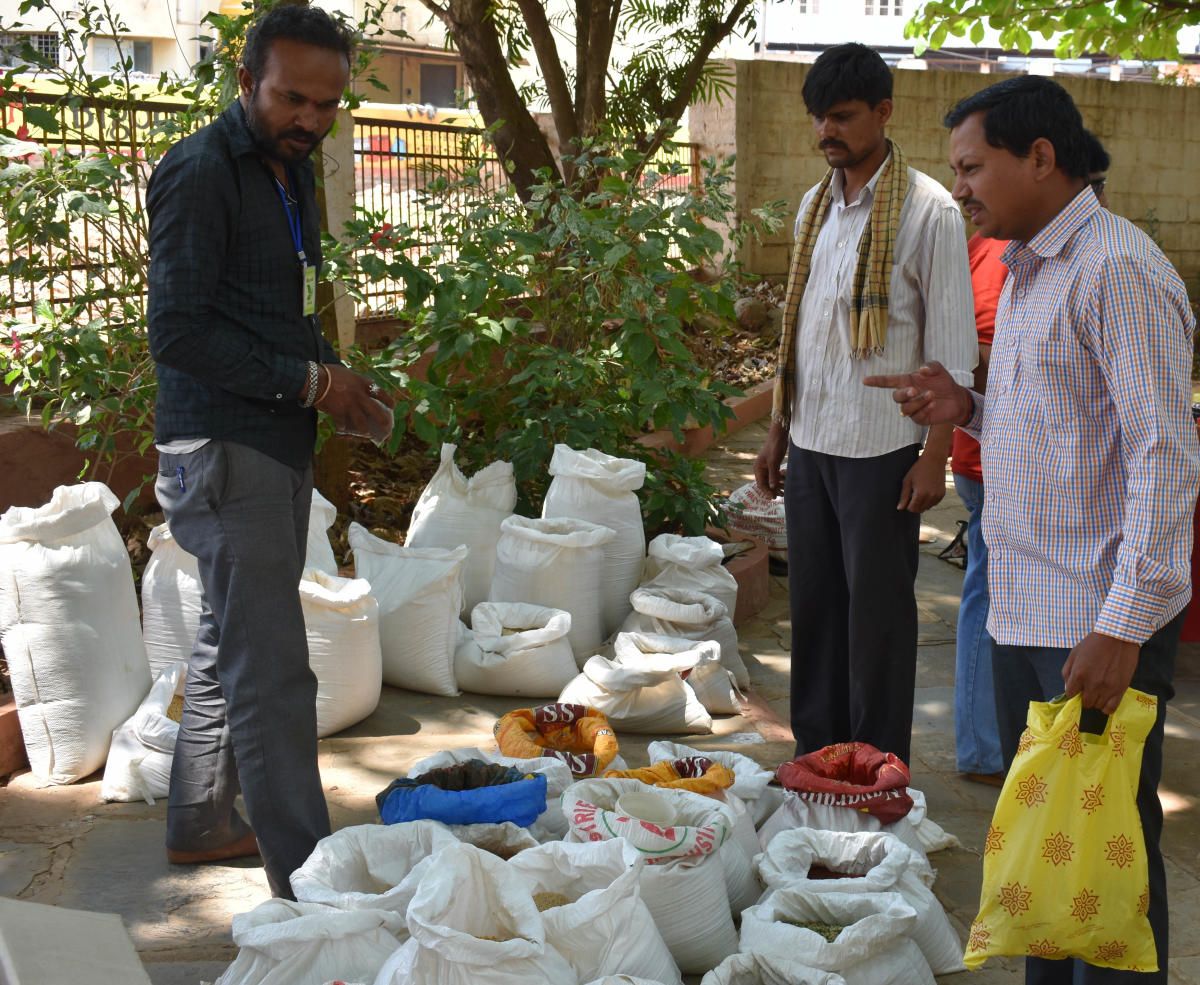 ದೇಸಿ ಸಂತೆ ರೈತರು, ಗ್ರಾಹಕರ ಬೆಸುಗೆ