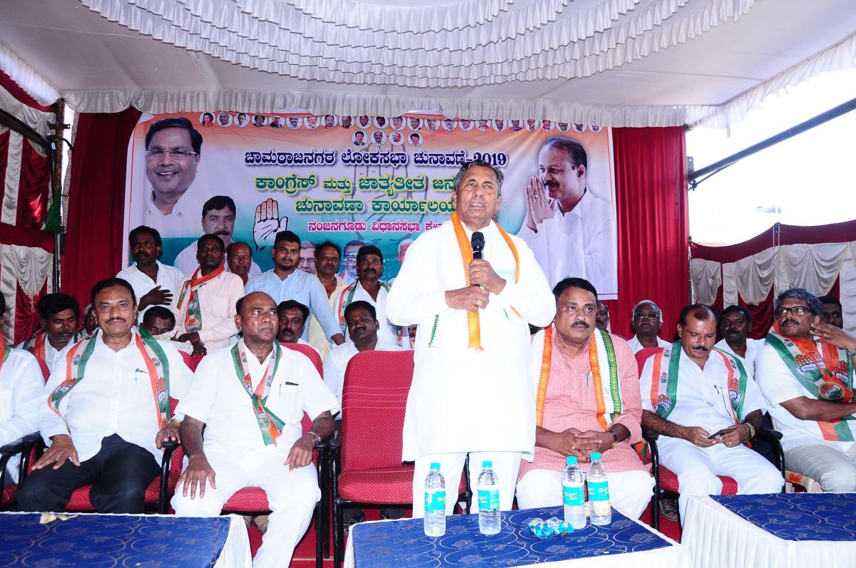 ಸಂವಿಧಾನ ಬದಲಿಸಲು ಮುಂದಾಗಿದ್ದ ಬಿಜೆಪಿ ಪರ ಶ್ರೀನಿವಾಸ್ ಪ್ರಸಾದ್ ವಕಾಲತ್ತು