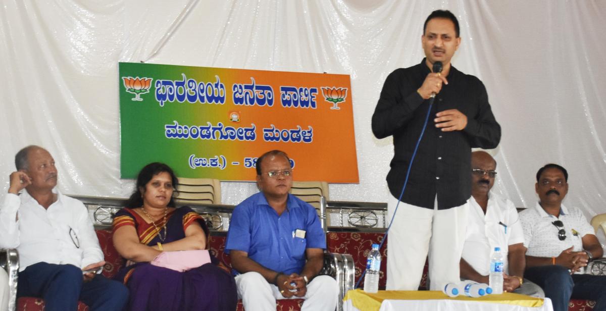 ಭಗವಾಧ್ವಜ ನಮ್ಮ ಗುರಿ, ಗುರು: ಅನಂತಕುಮಾರ ಹೆಗಡೆ
