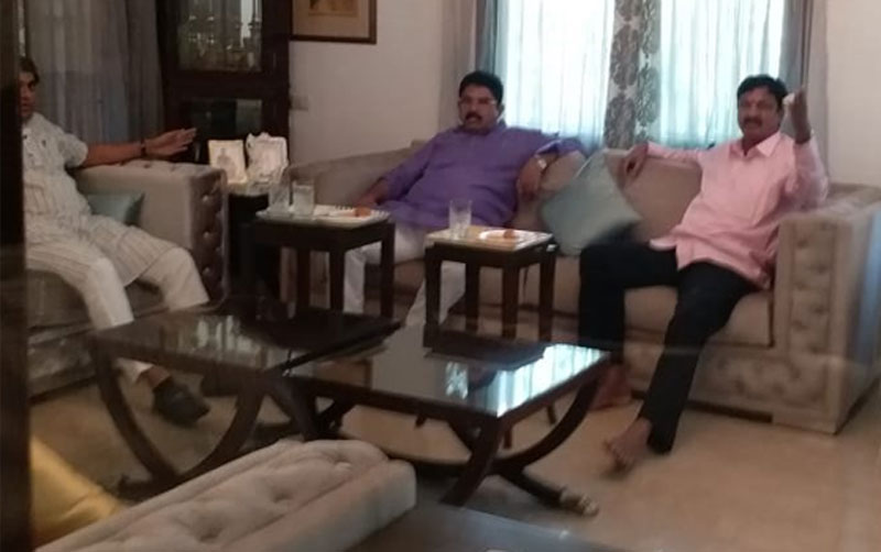 ಎಸ್‌. ಎಂ. ಕೃಷ್ಣ ನಿವಾಸದಲ್ಲಿ ಅಶೋಕ್‌, ಜಾರಕಿಹೊಳಿ, ಸುಧಾಕರ್‌ ಭೇಟಿ: ಸಮಾಲೋಚನೆ