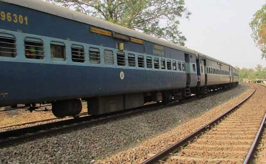 ಟಿಕೆಟ್‌ ಕಾಯ್ದಿರಿಸಿದ್ದರೂ ಸೀಟು ಸಿಗಲಿಲ್ಲ!