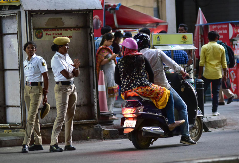 ಸಂಚಾರ ಗೊಂದಲ ಜನರಿಗೆ ಪಜೀತಿ