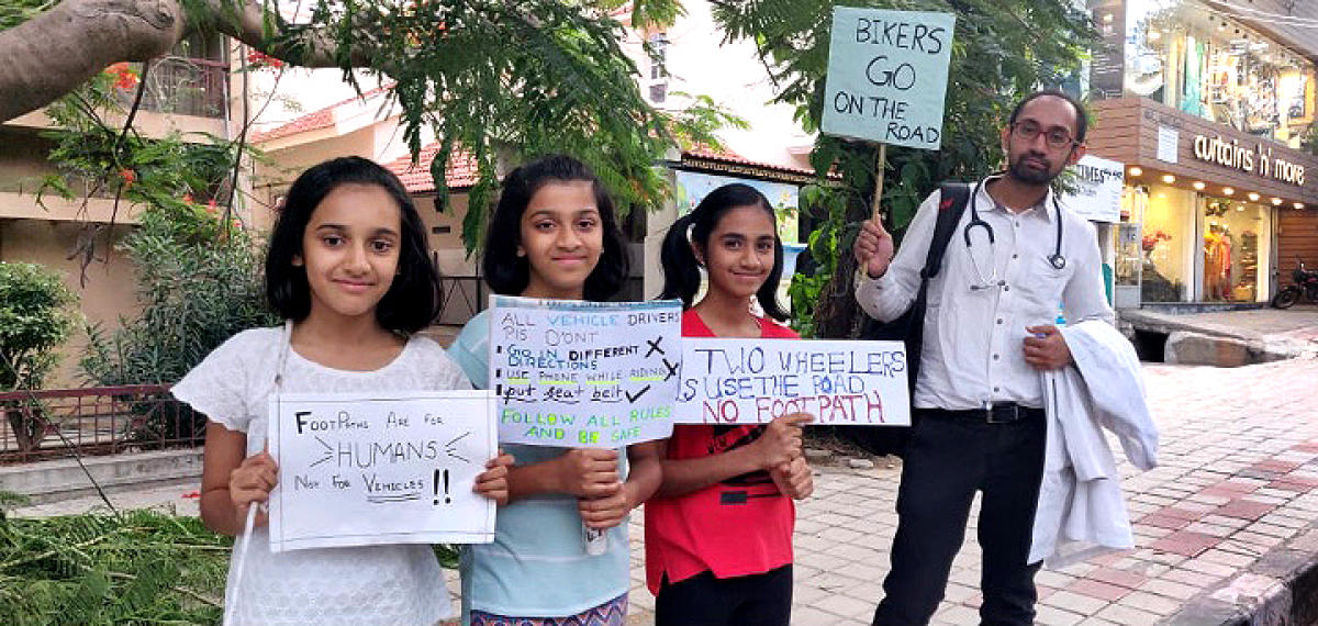 ಫುಟ್‌ಪಾತ್‌ಗೆ ಬೀಡಾಡಿ ದನಗಳಂತೆ ನುಗ್ಗುವ ಬೈಕ್‌ ಸವಾರರ ವಿರುದ್ಧ ಪ್ರತಿಭಟನೆ
