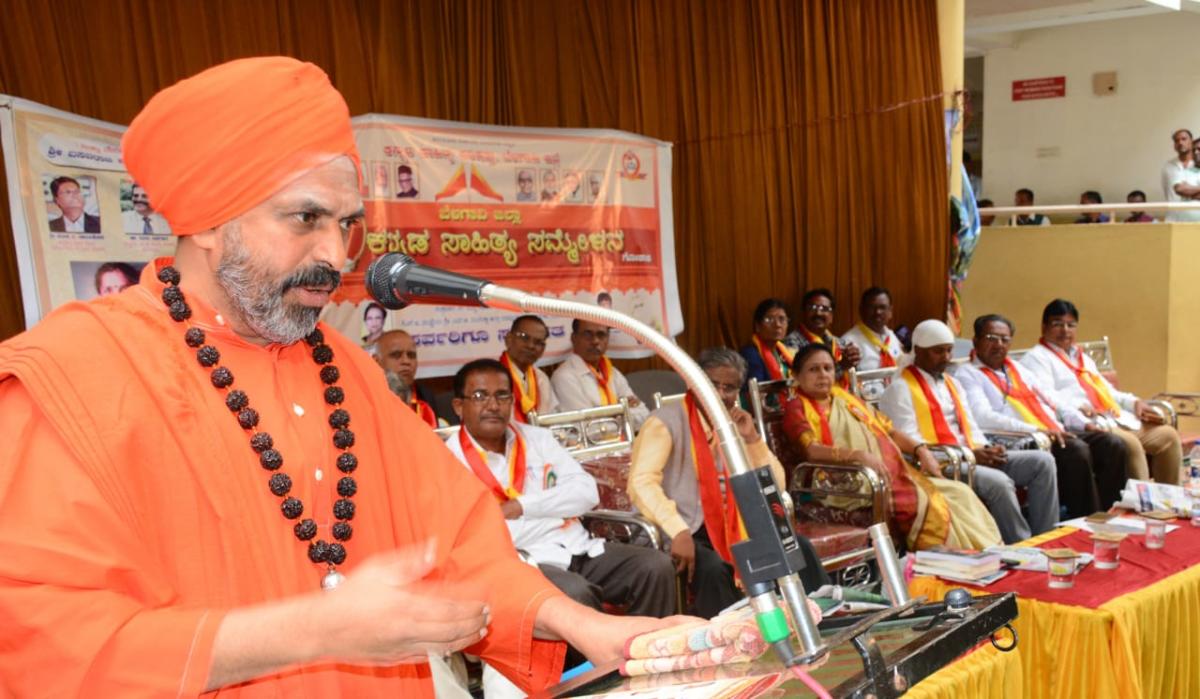 ಪ್ರಶ್ನಿಸುವವರನ್ನು ಗುಂಡಿಟ್ಟು ಕೊಲ್ಲುವ ಭಯದ ವಾತಾವರಣವಿದೆ: ನಿಜಗುಣ ಸ್ವಾಮೀಜಿ