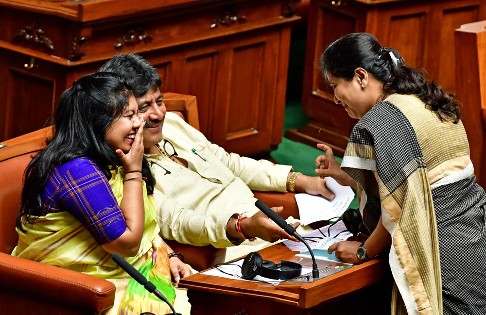 ರಾಜೀನಾಮೆ ನೀಡಿರುವ ಶಾಸಕರು ಸದನಕ್ಕೆ ಗೈರು, ಸಂಭಾವ್ಯ ಪಟ್ಟಿಯಲ್ಲಿರುವವರು ಹಾಜರು