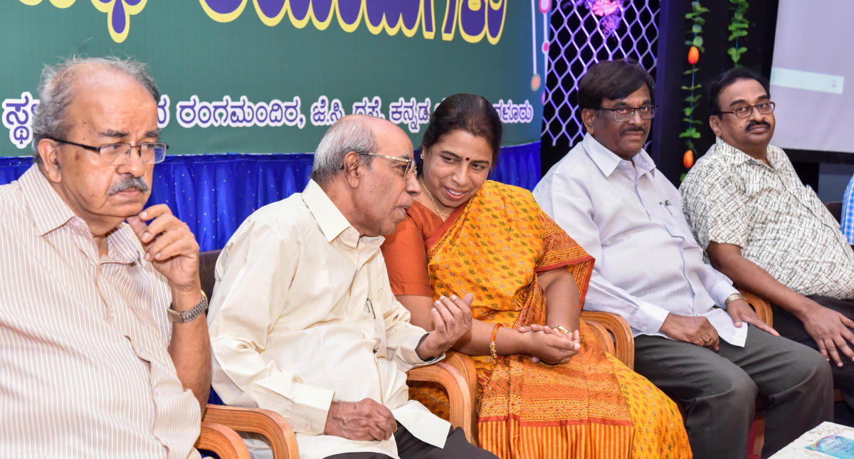 ‘ಪುಸ್ತಕ ಖರೀದಿ ಸಂಖ್ಯೆ ಹೆಚ್ಚಿಸಬೇಕು’