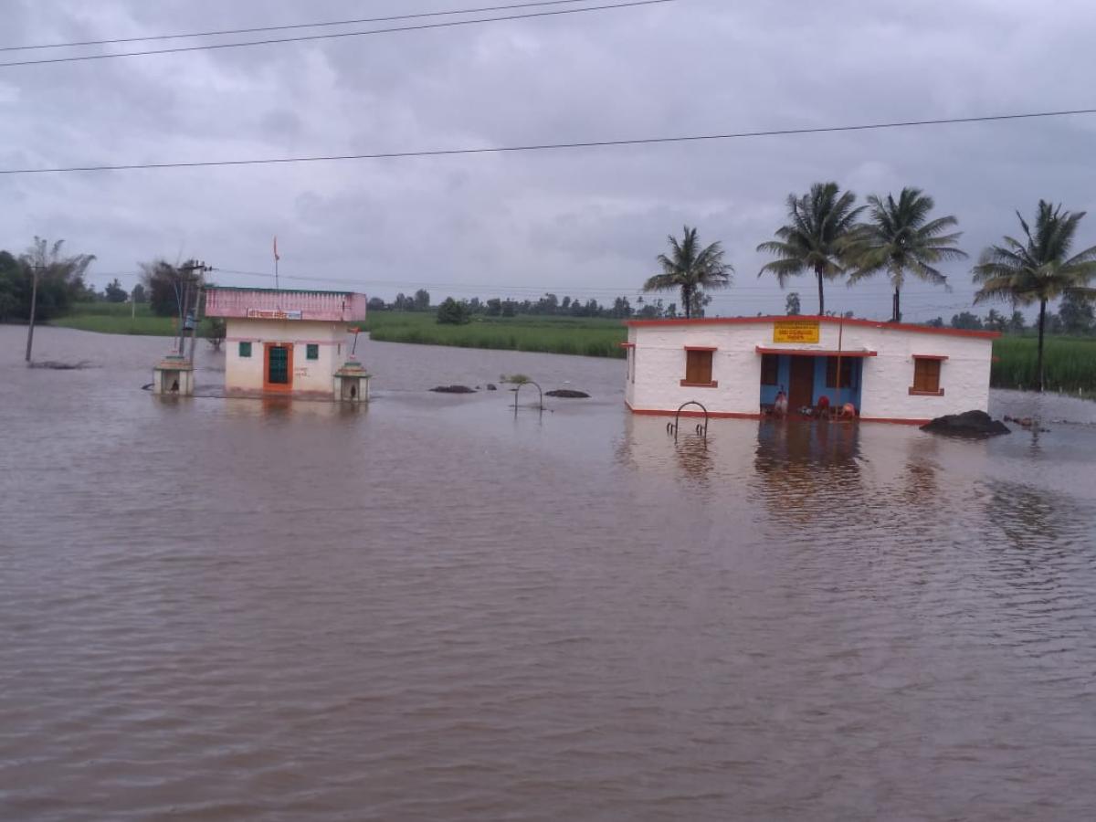 ಉಕ್ಕಿ ಹರಿಯುತ್ತಿದೆ ಕೃಷ್ಣಾ | ಗೋಕಾಕ ತಾಲ್ಲೂಕಿನ ಹಳ್ಳದಲ್ಲಿ ಕೊಚ್ಚಿ ಹೋದ ಯುವಕ