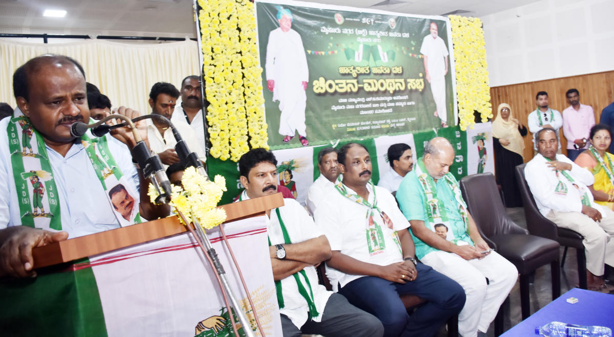 ಜಾತಿ ವ್ಯಾಮೋಹಕ್ಕೆ ಸಿಲುಕಿದ್ದಾರೆ ನೆರೆ ಸಂತ್ರಸ್ತರು