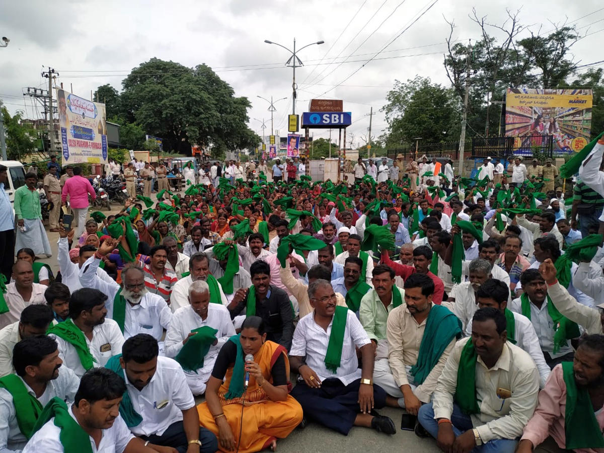 ಬೆಳಗಾವಿ | ಸಾಲಮನ್ನಾಗೆ ಒತ್ತಾಯಿಸಿ ರೈತರ ಪ್ರತಿಭಟನೆ