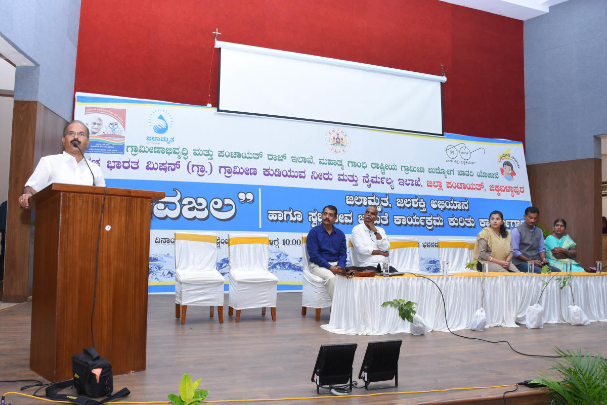 ಅ.1ರ ಒಳಗೆ ಜಿಲ್ಲೆ ಶುಚಿಗೊಳ್ಳಲಿ: ಅಧಿಕಾರಿಗಳಿಗೆ ತಾಕೀತು