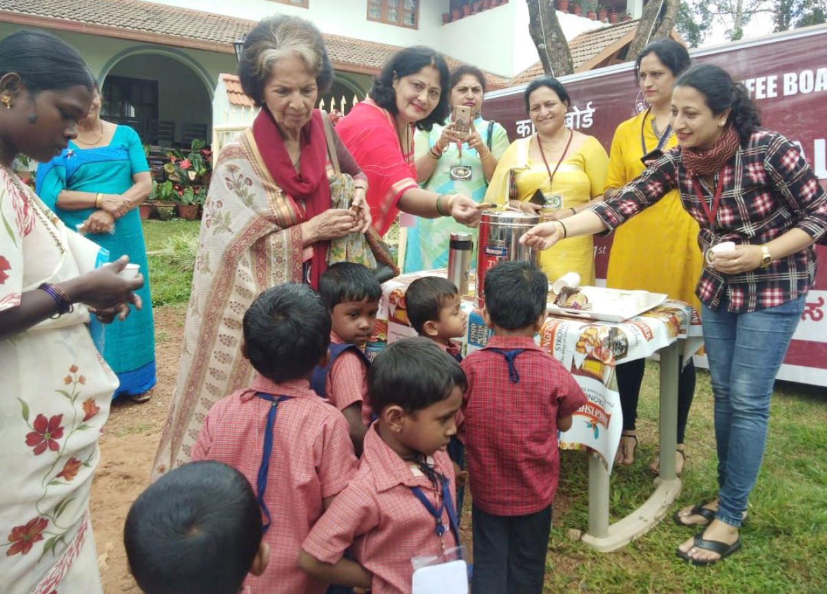 ಕೊಡಗಿನ ಕಾಫಿಗೆ ಮನಸೋತ ಪ್ರವಾಸಿಗರು