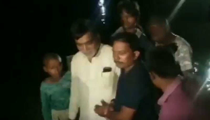 ಪ್ರವಾಹ ಪರಿಸ್ಥಿತಿ ಅವಲೋಕಿಸಲು ತೆರಳಿದ್ದಾಗ ತೆಪ್ಪ ಮಗುಚಿ ನೀರಲ್ಲಿ ಮುಳುಗಿದ ಸಂಸದ