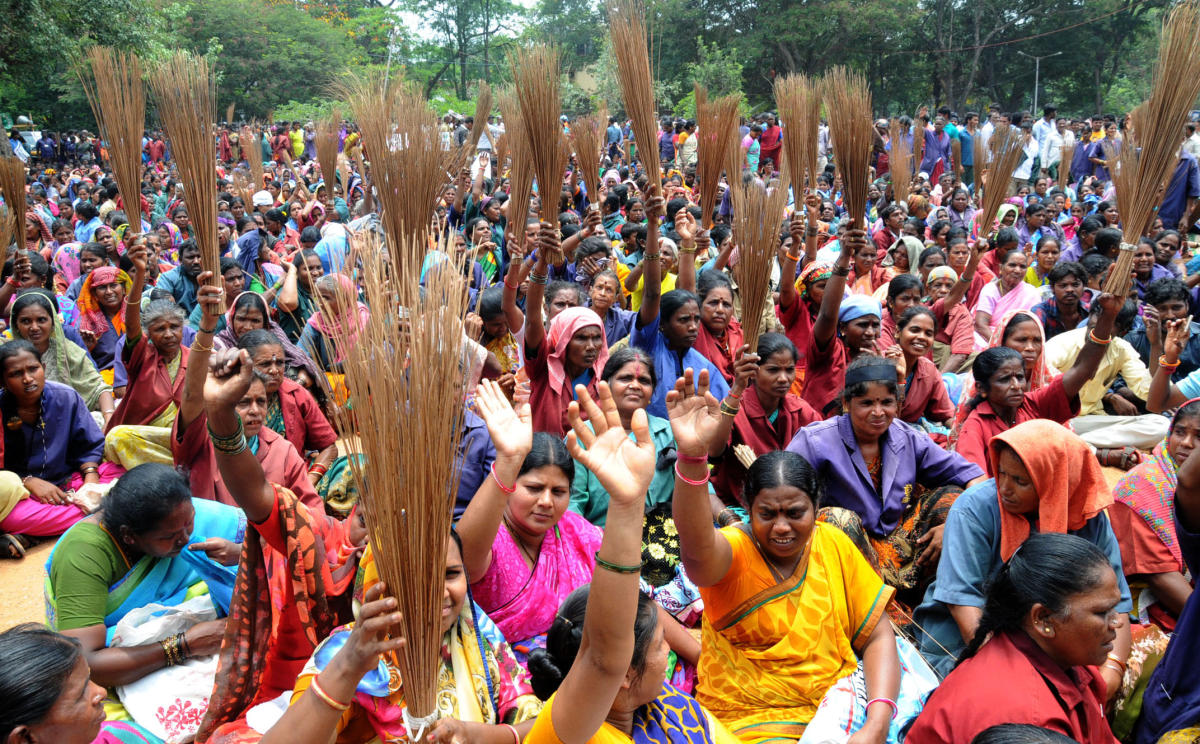 ಒಳನೋಟ: ಹೊರಗುತ್ತಿಗೆ ಎಂಬ 'ಜೀತ', ಕೋಟಿಗಟ್ಟಲೆ ಲೂಟಿ