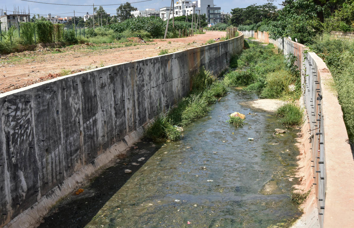 ಮುಗಿಯದ ಕಾಮಗಾರಿ ಕಿರಿಕಿರಿ: ಸಂಚಾರ ದಟ್ಟಣೆಯ ಬಿಸಿ