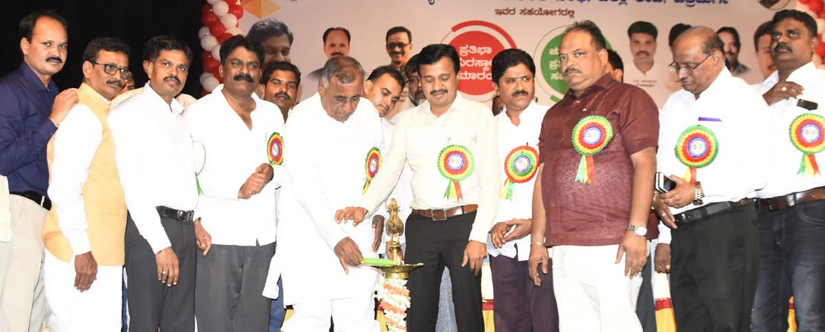 ರಾಜಕಾರಣಿಗಳಿಗೆ ಲಂಚ, ಪರ್ಸಂಟೇಜ್ ಕೊಡಬೇಡಿ: ಸಂಸದ ಎ. ನಾರಾಯಣಸ್ವಾಮಿ
