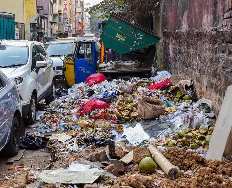 ಖಾನಾಪುರ: ಕಸ ಎಸೆದವರಿಗೆ ₹2 ಸಾವಿರ ದಂಡ
