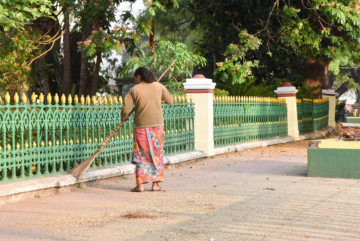 ಬಿಸಿಲ ಬೇಗೆ: ಪೌರಕಾರ್ಮಿಕರ ಹಿತ ನಿರ್ಲಕ್ಷ್ಯ ಸಲ್ಲ–ಹೈಕೋರ್ಟ್‌