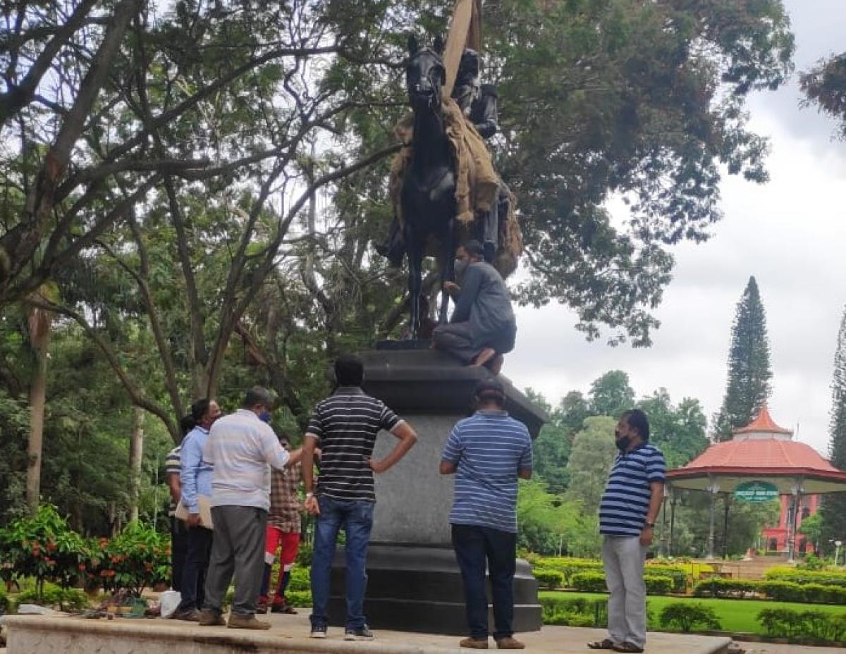 ಮಾರ್ಕ್ ಕಬ್ಬನ್ ಪ್ರತಿಮೆ ಸ್ಥಳಾಂತರ