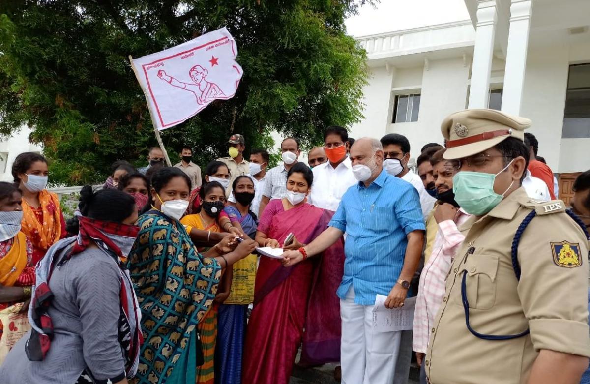 ಸಾಲ–ಬಡ್ಡಿ ಮನ್ನಾಕ್ಕೆ ಒತ್ತಾಯ: ಕಾರ್ಮಿಕ ಸಚಿವರಿಗೆ ಜೆಎಂಎಸ್‌ ಸದಸ್ಯರ ಮನವಿ