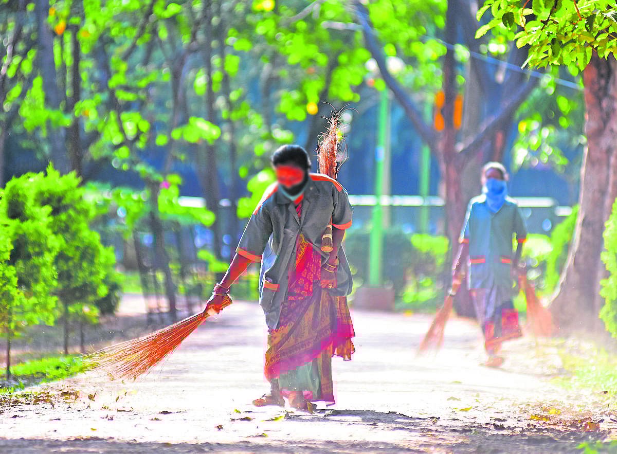 ಪೌರ ಕಾರ್ಮಿಕರಿಗೆ ಅಗೌರವ: ಶಿಕ್ಷಾರ್ಹ ಅಪರಾಧ
