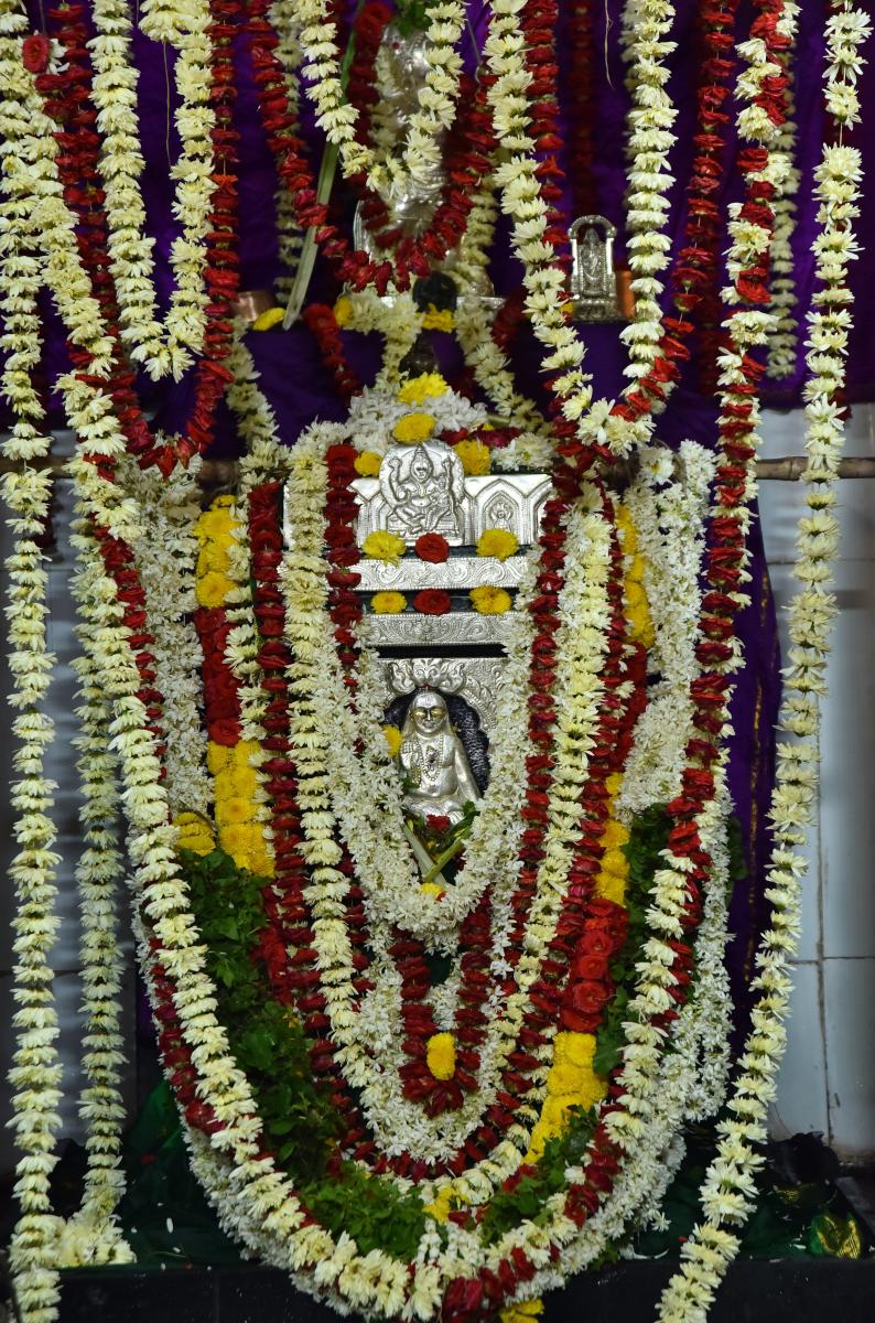 ರಾಯರ ಆರಾಧನೆಗಿಲ್ಲ ತೀರ್ಥ, ಅನ್ನಸಂತರ್ಪಣೆ