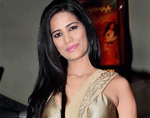 ಕ್ಯಾನ್ಸರ್ ಪೀಡಿತರ ಭಾವನೆಗಳ ಜೊತೆ ಆಟ ಬೇಡ: ಪೂನಂಗೆ ನೆಟ್ಟಿಗರ ಪಾಠ